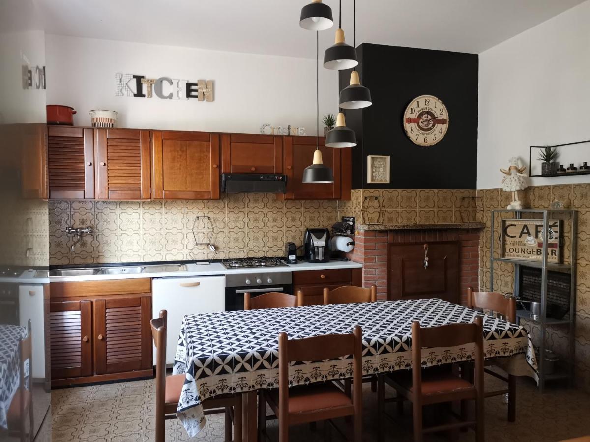 Villa Flora Affittacamere Luni Kültér fotó