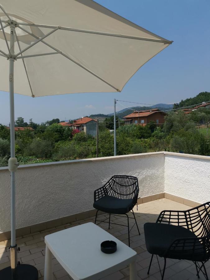 Villa Flora Affittacamere Luni Kültér fotó