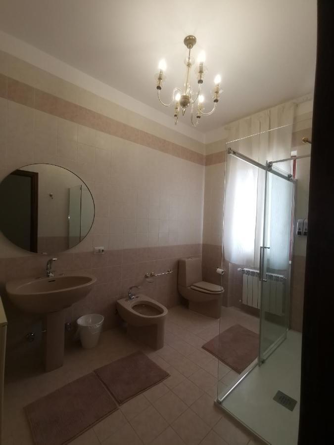 Villa Flora Affittacamere Luni Kültér fotó