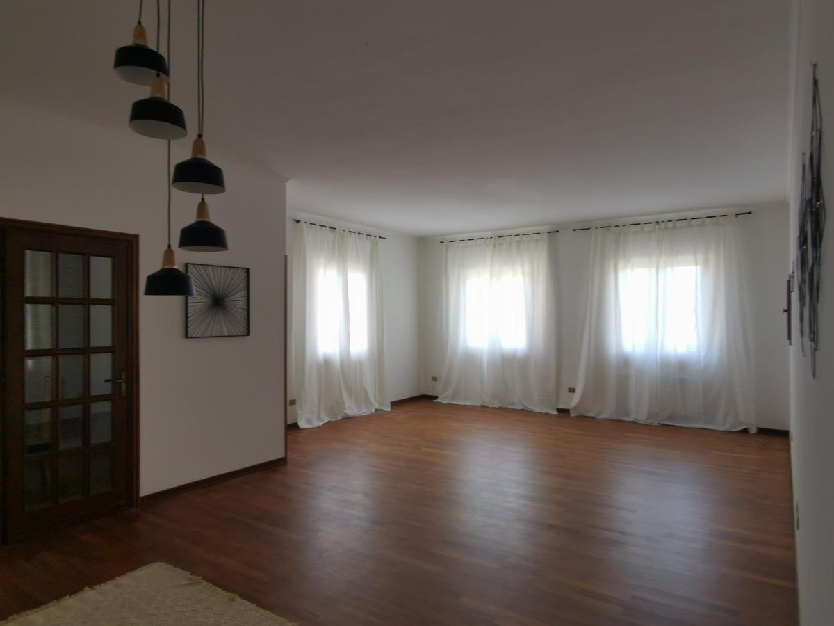 Villa Flora Affittacamere Luni Kültér fotó