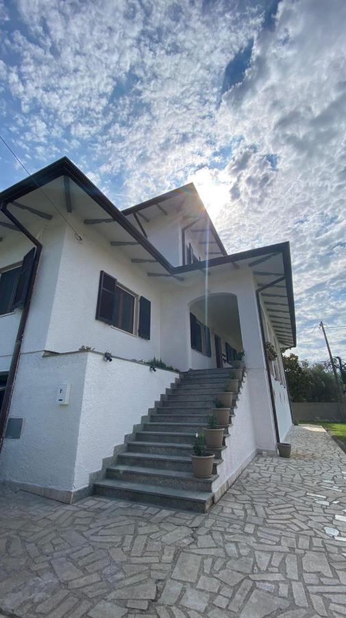 Villa Flora Affittacamere Luni Kültér fotó