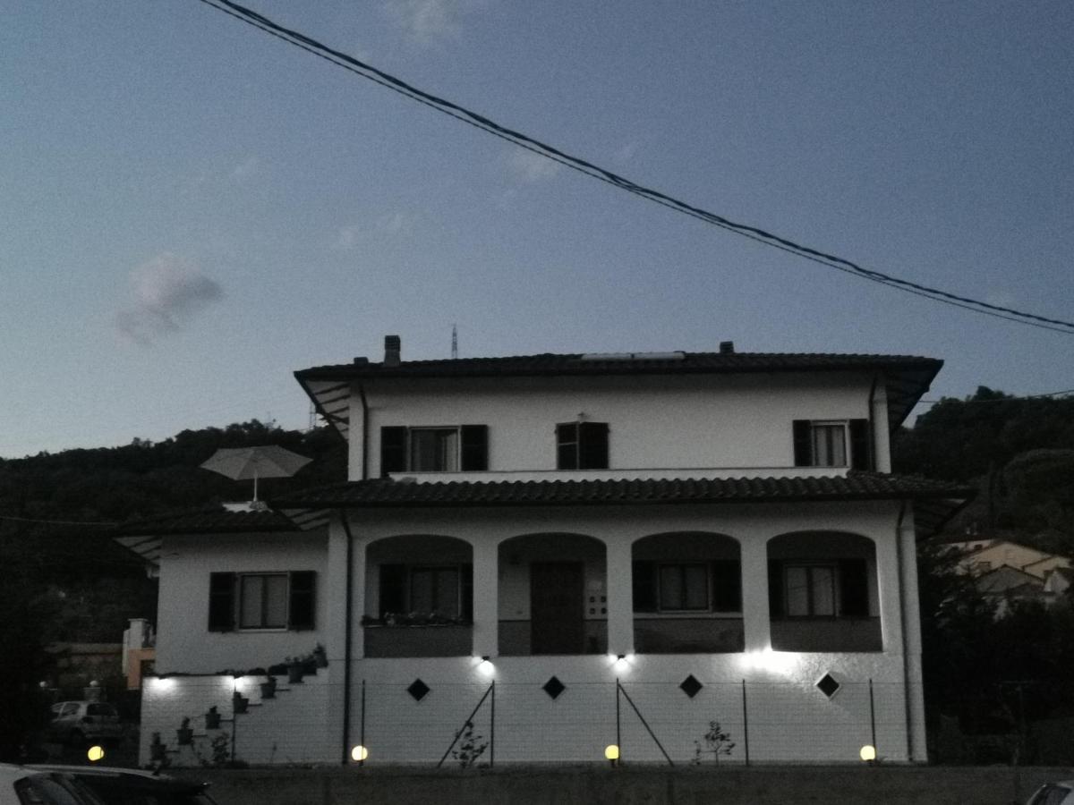 Villa Flora Affittacamere Luni Kültér fotó