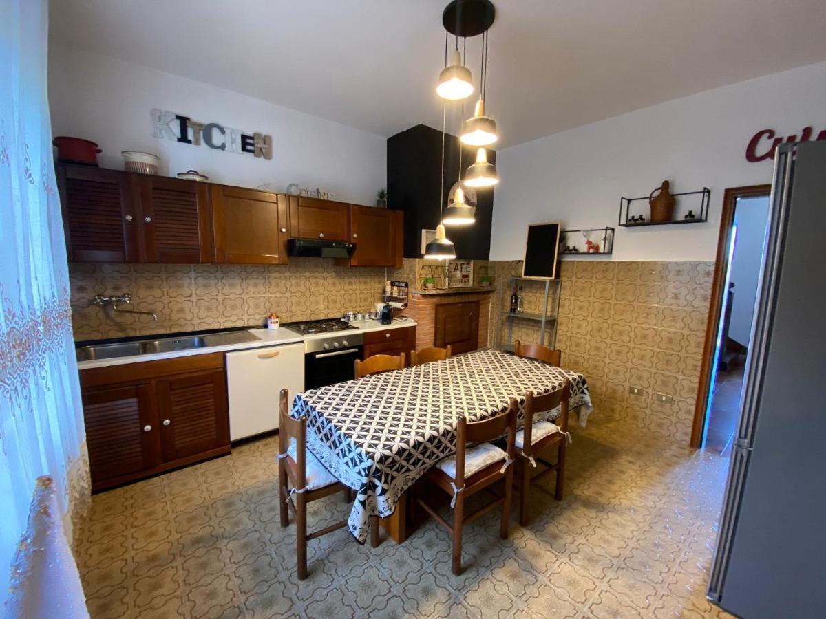 Villa Flora Affittacamere Luni Kültér fotó