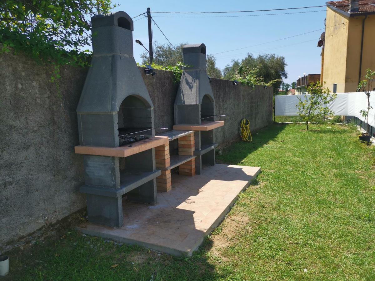 Villa Flora Affittacamere Luni Kültér fotó